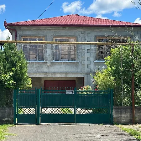 Maryams Guesthouse Зугдиди Экстерьер фото
